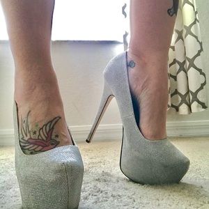 Sold Bumper silver shimmer high platform heels 10